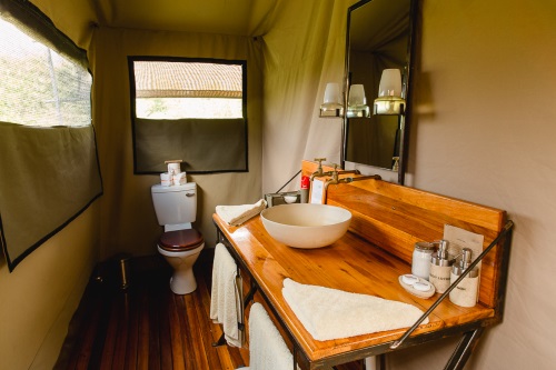 Sango Safari Camp badkamer